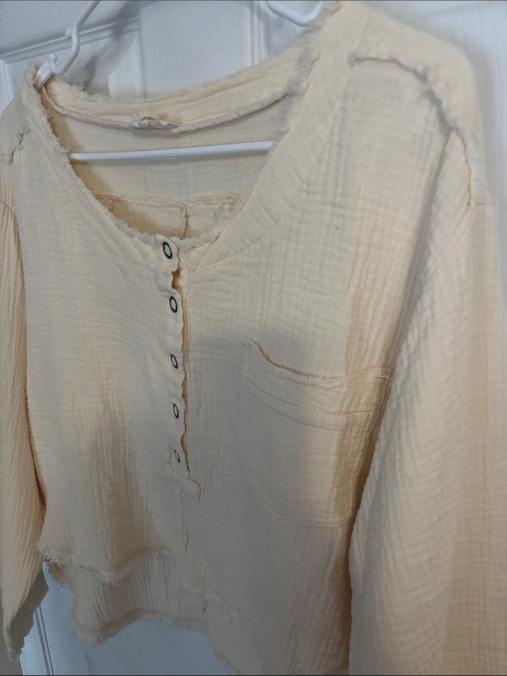 entro Cream Gauze Button-Front Long Sleeve cropped Henley - Picture 8 of 9